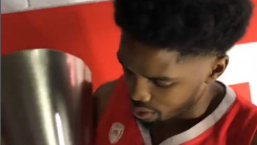 ΜακΚίσικ: Πόζαρε με τις ευρωπαϊκές κούπες του 1997 και του 2013 (video)