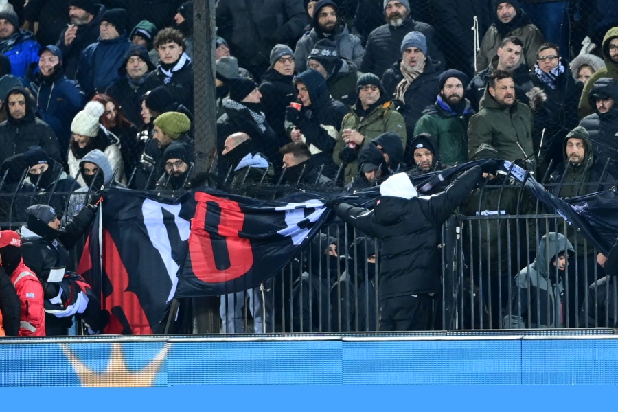 Διακόπηκε πριν καν... ξεκινήσει το ΠΑΟΚ-Ολυμπιακός με αφορμή ένα πανό!