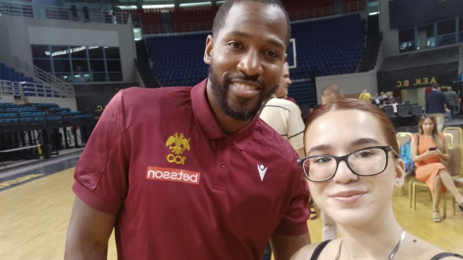 Ο Λάνγκστον Χολ στο BN Sports: «Αγαπάω την Ελλάδα – Δεν περιμένω τίποτα λιγότερο από την επιτυχία με την ΑΕΚ»