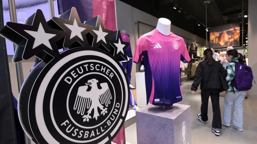 Η Nike κατάφερε τεράστια νίκη στο γήπεδο της Adidas, αλλά ίσως υπάρχει ένα τελευταίο τανγκό για την εθνική Γερμανίας!