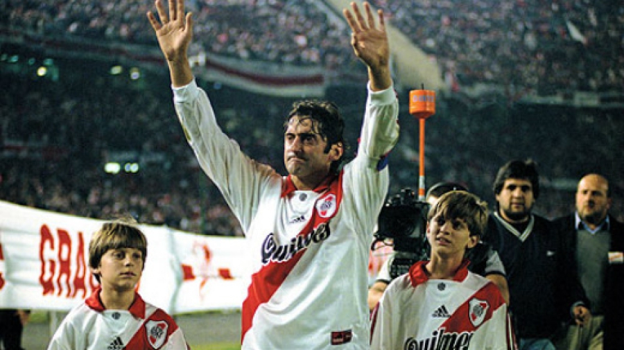 Έντσο Φραντσεσκόλι: Δάκρυσε όλο το Μονουμεντάλ στο... ύστατο ποδοσφαιρικό χαίρε του «Πρίγκιπα»! (video)