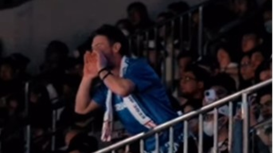 H «Mall of Asia Arena» έγινε... ζούγκλα με τον Μόγλη! - Οι κραυγές και η απάντηση του Έντουαρντς! (video)