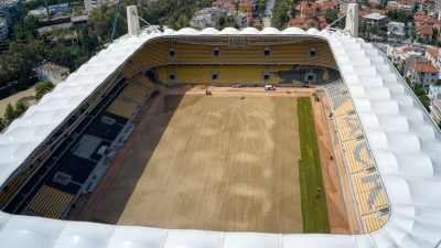 ΑΕΚ: Εντυπωσιακές εικόνες από την τοποθέτηση του χλοοτάπητα στην OPAP Arena