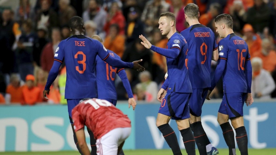 Γιβραλτάρ - Ολλανδία 0-6: Θρίαμβος των «οράνιε» με χατ τρικ Στενχς!