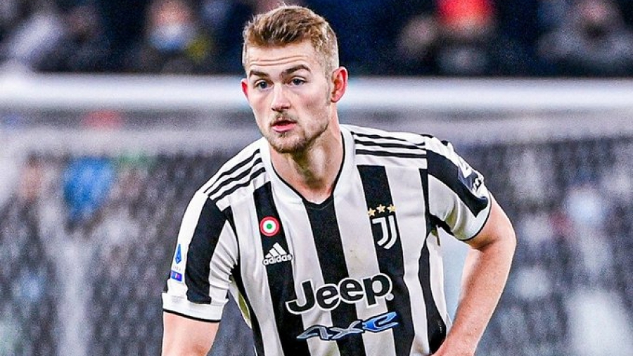 Ενδιαφέρον της Τσέλσι για Ντε Λιχτ