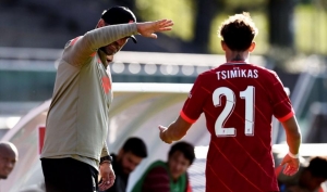 Κώστας Τσιμίκας: Αποθέωση από Κλοπ και οπαδούς της Λίβερπουλ!