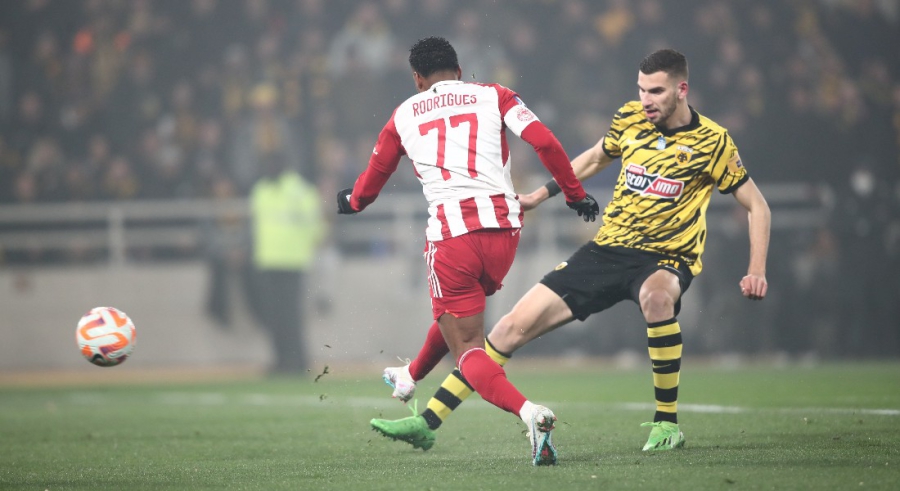 Η πρώτη μεγάλη ευκαιρία του Ολυμπιακού κόντρα στην ΑΕΚ - Δοκάρι ο Γκάρι (video)