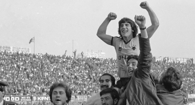 «Έρχονται» συλλεκτικές φανέλες του Θωμά Μαύρου κι ένα πρωινό μαζί του, στο ΑΕΚ Shop!