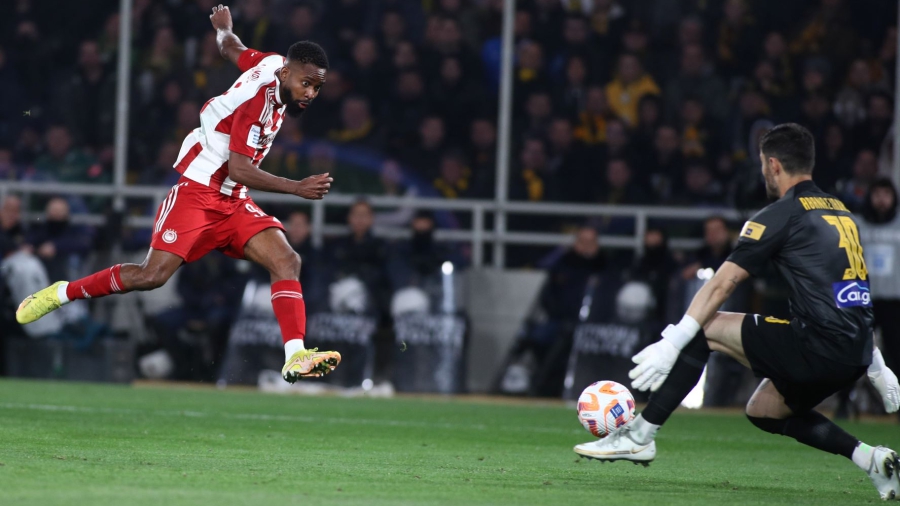 ΑΕΚ - Ολυμπιακός 0-2: Τρίλεπτο «χτύπημα», αυτογκόλ, Μπακαμπού και προβάδισμα ασφαλείας! (video)