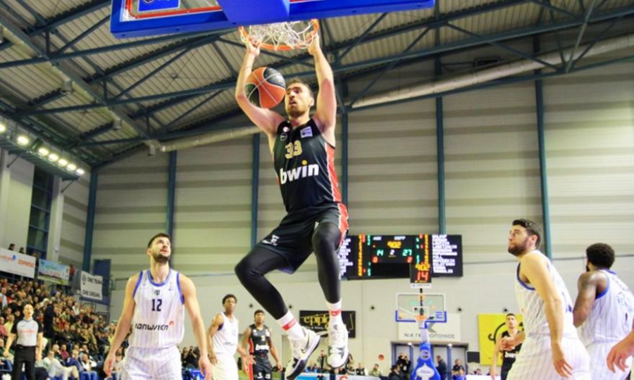 Ούτε να έπαιζε black-jack: Όλα 21 για τον Μιλουτίνοφ! (video)