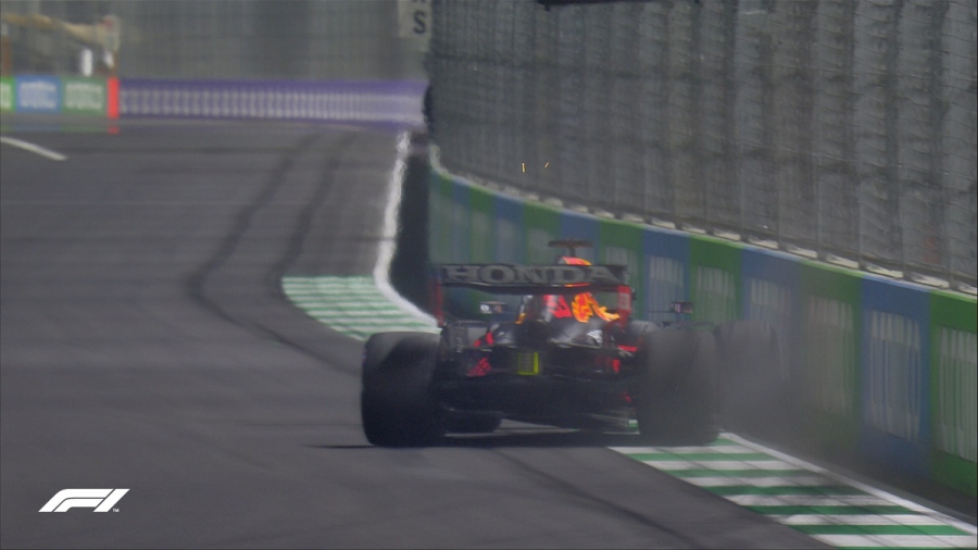 Formula 1, GP Σαουδικής Αραβίας: Ο Φερστάπεν τράκαρε στον τοίχο και χάρισε την pole position στον Χάμιλτον!