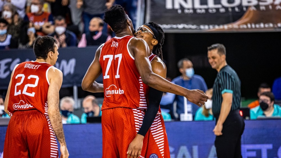 Μανρέσα: Κόκκινη και καυτή (video)