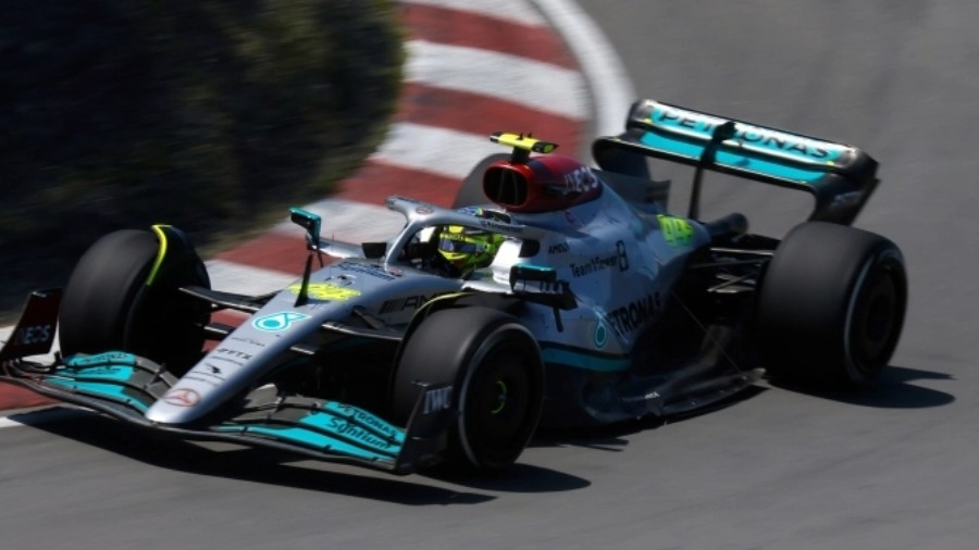 Χάμιλτον: «Είμαι εκστασιασμένος, η ομάδα μου δίνει έμπνευση»!