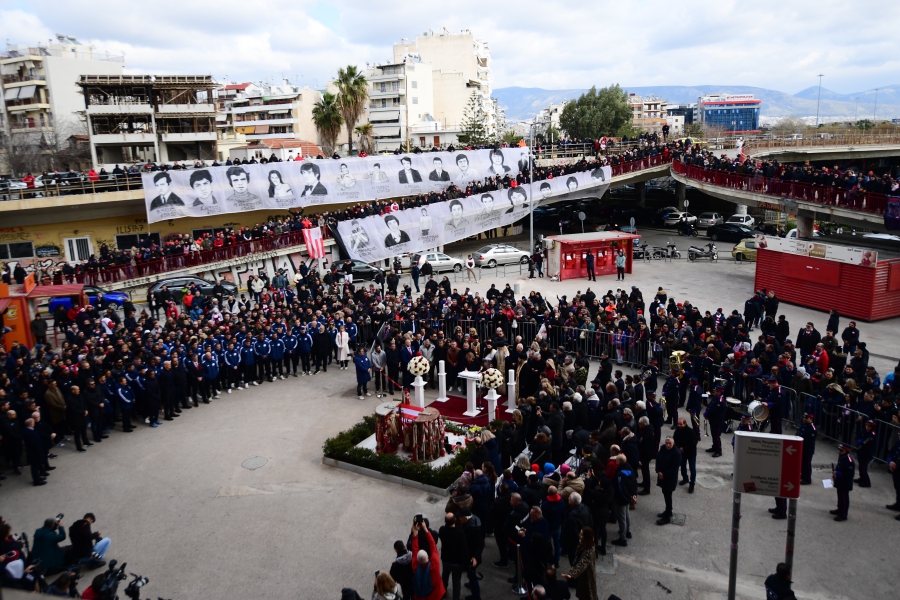 «Αθάνατοι...»: Άπαντες παρόντες από τον Ολυμπιακό στο μνημόσυνο της θύρας 7!
