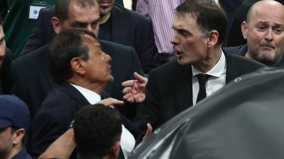 Ο Αταμάν αποκαλύπτει για το περιστατικό με Μπαρτζώκα: «Επιτέθηκε φραστικά στον μάνατζερ μας, του είπα πως δεν ήταν σωστό»!