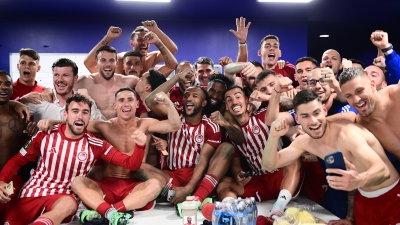 Η UEFA βγάζει το… καπέλο στον Ολυμπιακό: «Τα λέμε στα ημιτελικά!»