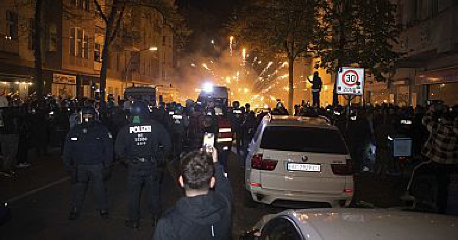 Επεισόδια μεταξύ Ολυμπιακών και Παναθηναϊκών: Τραυματίας σε κρίσιμη κατάσταση! (video)