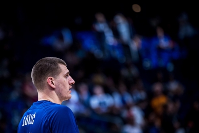 Ο Γιόκιτς ζήτησε να μετακινήσουν το τρόπαιο του EuroBasket γιατί τον ενοχλούσε στο ζέσταμα (video)