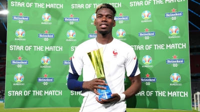 Πολ Πογκμπά: Το «κοστούμι» της Εθνικής Γαλλίας του πάει πολύ!