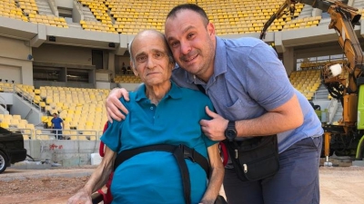 Συγκίνηση: Φίλαθλος της ΑΕΚ που νοσηλεύεται, ζήτησε και μεταφέρθηκε στην OPAP Arena