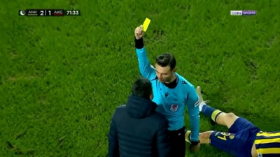 Διαιτητής στην Τουρκία έδωσε κίτρινη στον... τραυματιοφορέα! (video)