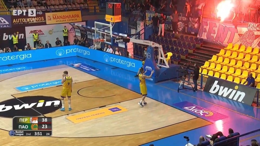 Περιστέρι - Παναθηναϊκός: Προσωρινή διακοπή λόγω καπνογόνου - Έκκληση από τον Κασελάκη να το σβήσουν! (video)