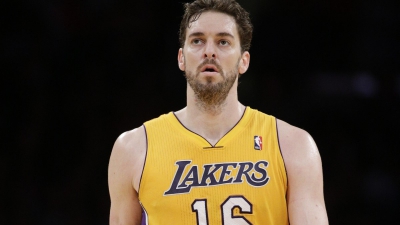 Οι Λέικερς θα αποσύρουν τη φανέλα του Πάου!