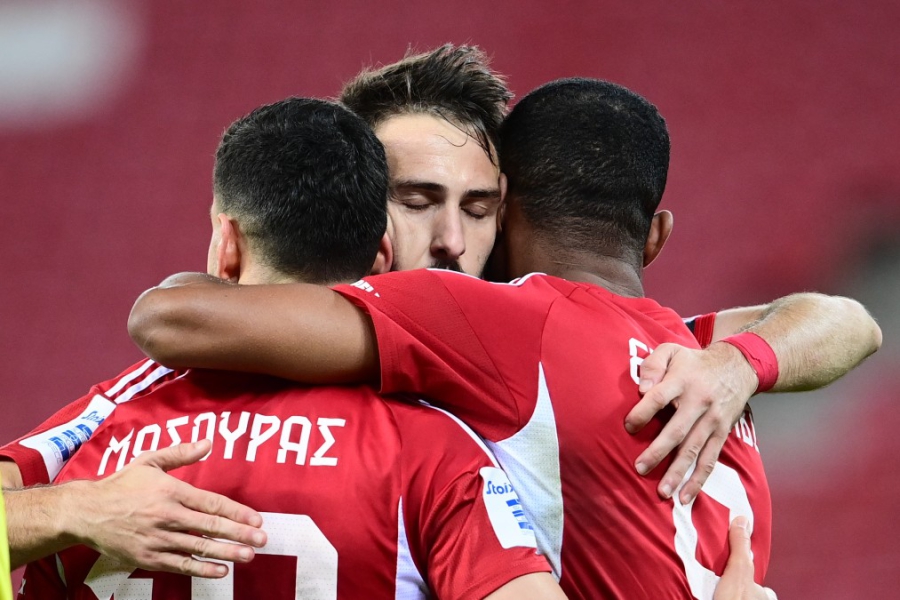 Ολυμπιακός – Παναιτωλικός 3-1: Οι Πειραιώτες «ζέσταναν» το άδειο Καραϊσκάκης με ένα εύκολο… τρίποντο (video)