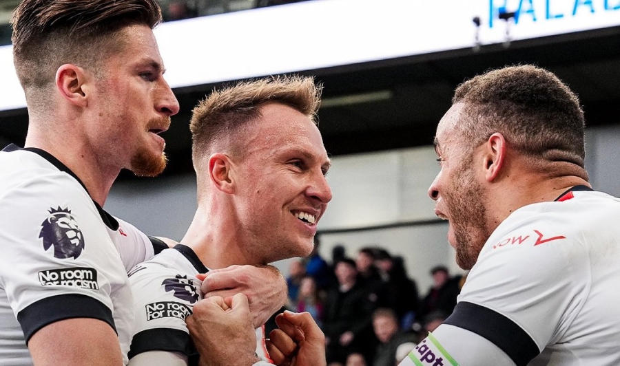 Premier League: Τρομερή Λούτον, ισοφάρισε στο 96’ – Έβγαλε αντίδραση η Σέφιλντ! (video)