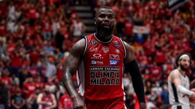 Αποχαιρέτησε τον Μπέντιλ η Αρμάνι Μιλάνο