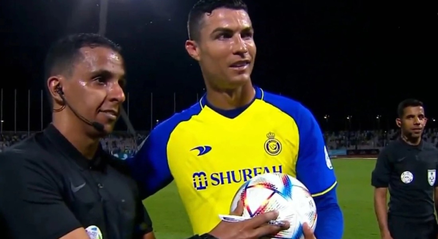 Ζήτησε την υπογραφή του διαιτητή ο Κριστιάνο μετά το καρέ τερμάτων (video)