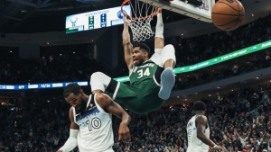 Συμβολική διάκριση: Το Ευρωπαϊκό Κοινοβούλιο βραβεύει τον Αντετοκούνμπο!