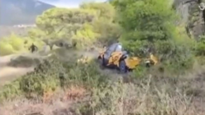 Σοκαριστικό ατύχημα στο Ράλλυ Ακρόπολις: Αυτοκίνητο παραλίγο να πέσει πάνω σε θεατές (video)