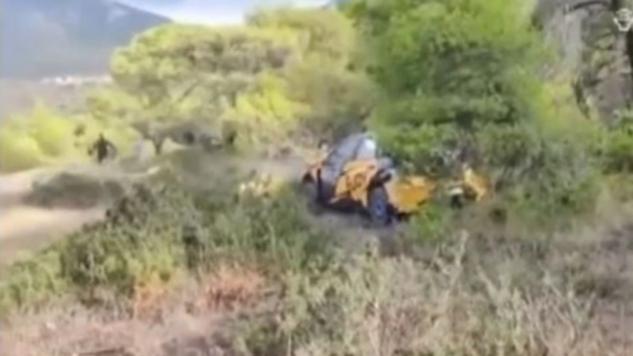 Σοκαριστικό ατύχημα στο Ράλλυ Ακρόπολις: Αυτοκίνητο παραλίγο να πέσει πάνω σε θεατές (video)
