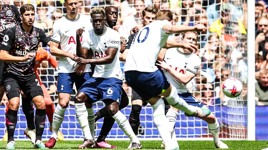 Ασύλληπτο γκολ από τον Κέιν: Ο πρώτος που σκοράρει σε 25 ματς της Premier League! (video)