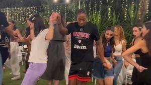 Ο Κάνααν το έριξε στον… χορό μετά την κατάκτηση του Super Cup! (video)