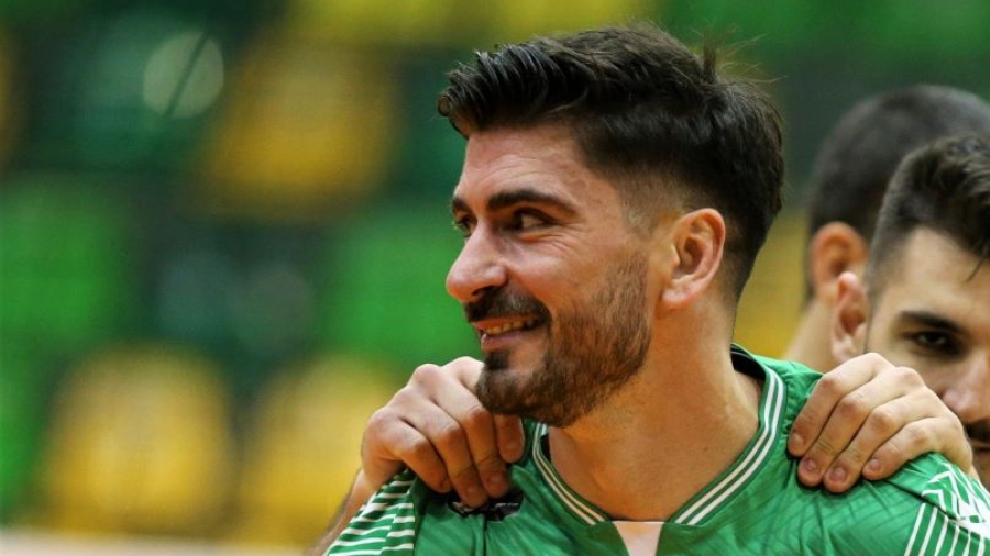 Μάθημα ανθρωπιάς από Πετρέα: Προσέφερε αίμα για τον σοβαρά τραυματία αστυνομικό!