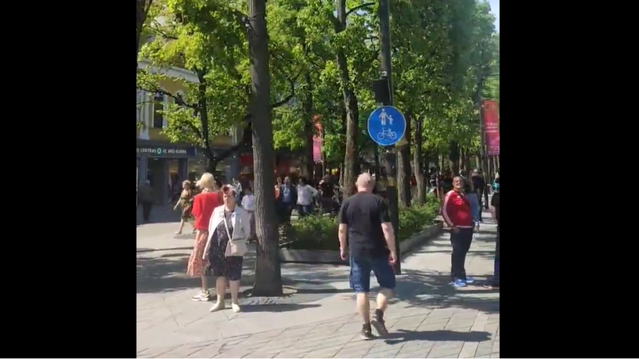 Βόλτα στο Κάουνας με τον ύμνο του Ολυμπιακού στα μεγάφωνα! (video)