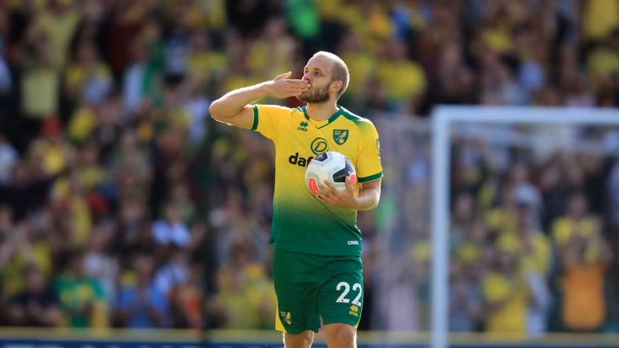 Το standing ovation στον «θρύλο» της Νόριτς, Τίμο Πούκι! (video)