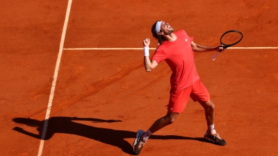 Γιατί ο Τσιτσιπάς «μεταμορφώνεται» στο χώμα; Οι ειδικοί δίνουν τις απαντήσεις, αναλύοντας πλήρως το παιχνίδι του