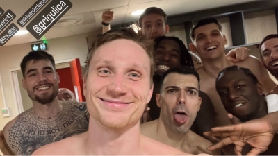 H... selfie της νίκης δια χειρός Γκριγκόνις!