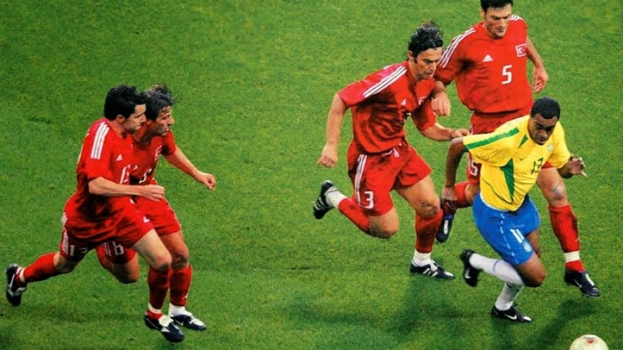 Ο Ντενίλσον «χορεύει» σάμπα την άμυνα της Τουρκίας και αυτή… αφηνιάζει!