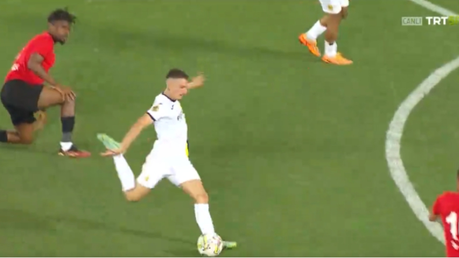 Σκόραρε σε φιλικό ο Χατζηγιοβάννης, πέφτοντας, εκτός περιοχής! (video)