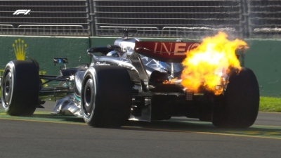 Formula 1: Εκτός αγώνα ο Ράσελ, πήρε φωτιά ο κινητήρας του