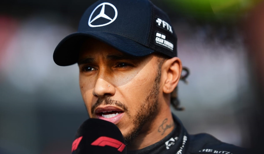 Χάμιλτον: «Για το όνειρο να στέκεσαι στο κορυφαίο σκαλί του βάθρου συνεχίζω στη F1»