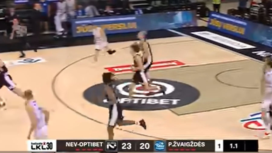 Αδιανόητο buzzer beater στη Λιθουανία που μπαίνει μία στο... εκατομμύριο! (video)