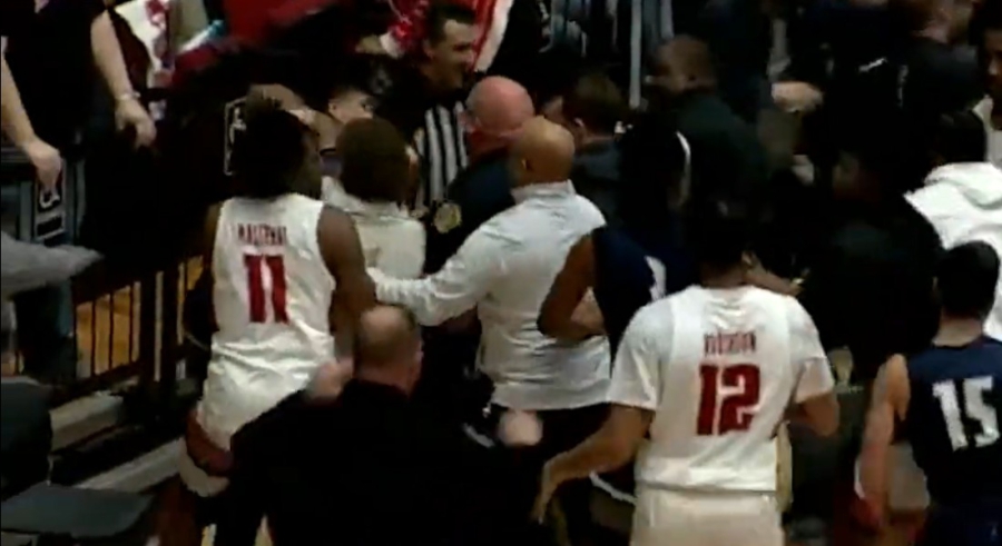 Ξύλο και των... γονέων στο NCAA (video)