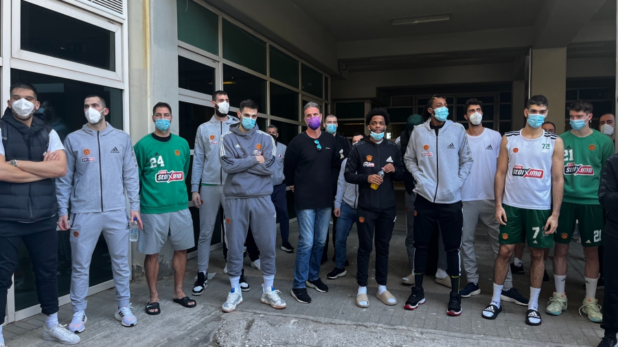 Οπαδοί του Παναθηναϊκού στο ΟΑΚΑ, στήριξη στην ομάδα ενόψει του ντέρμπι. Το BN Sports ήταν εκεί!  (video)