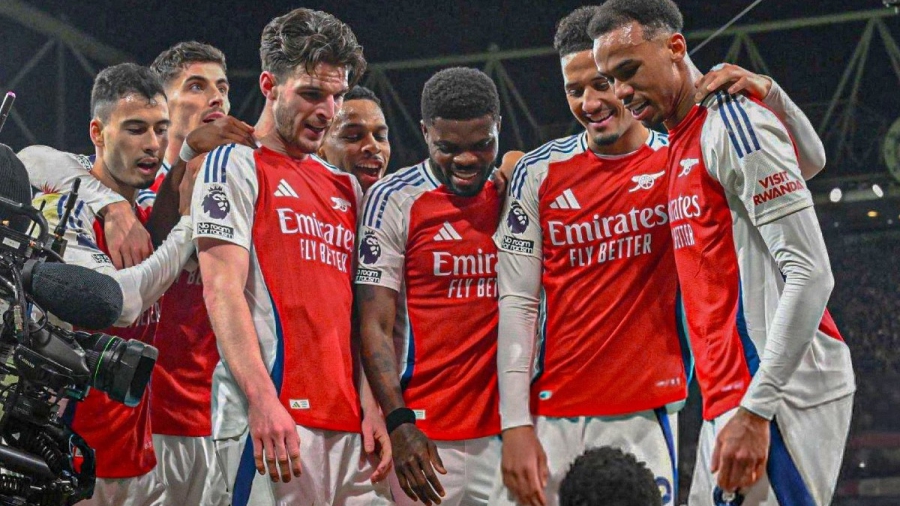 Τη «διέλυσε» μέσα στο Λονδίνο: Απίστευτη εμφάνιση της Άρσεναλ, έβαλε… πέντε στη Σίτι και «κυνηγάει» τη Λίβερπουλ!