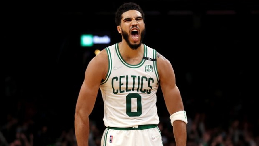 «Ζωντανοί» οι Σέλτικς με σόου του Τέιτουμ στο φινάλε και η σειρά στα… ίσα! (video)